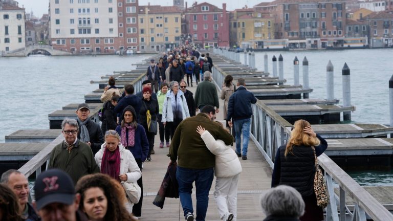 Venice revives tradition with temporary bridge to San Michele island