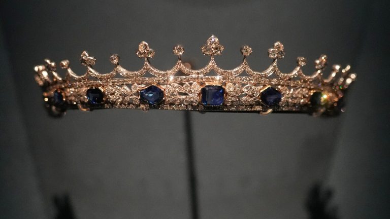 A royal jewelry exhibit opens in Paris weeks after Louvre robbery