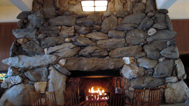 Ways to improve indoor air quality during the holiday season